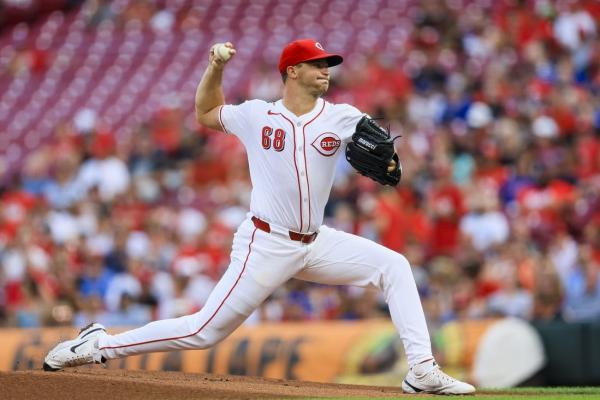 Reds baffle Cubs thanks to Carson Spiers thumbnail