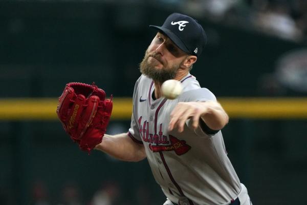 Braves stay hot in Arizona, blow out Diamondbacks