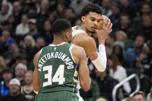 Giannis Antetokounmpo breaks Bucks’ double-double mark vs. Spurs