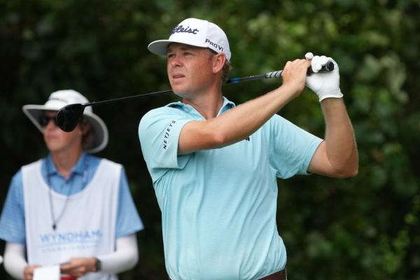 Patton Kizzire uses hot finish to take lead at Procore