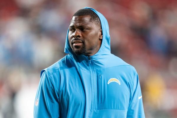 Chargers placing LB Khalil Mack (elbow) on IR, expect return this season