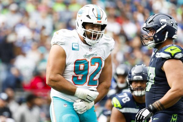 Dolphins DE Zach Sieler out with freak eye injury, surgery possible