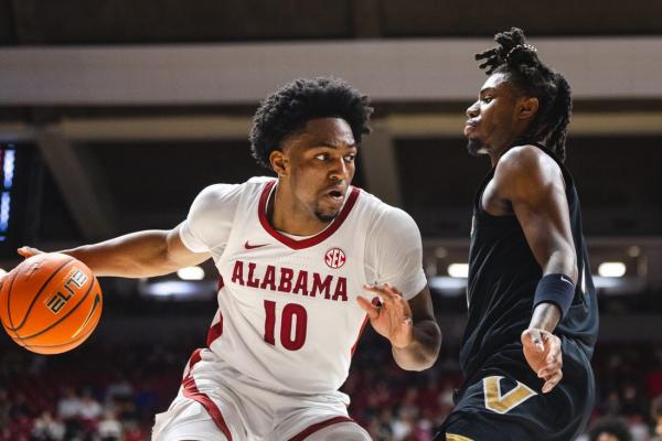 No. 4 Alabama piles up points, cruises past Vanderbilt