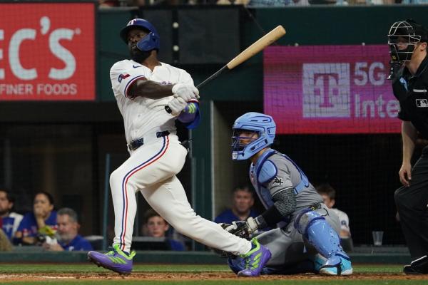 Rangers squander late lead, outlast White Sox in 11