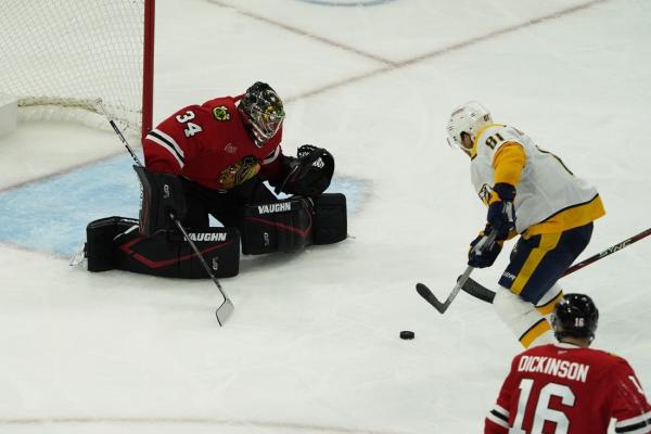 Predators overturn deficit, push past Blackhawks