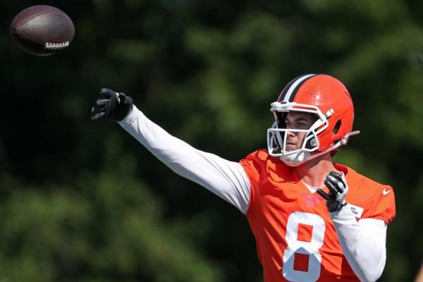 Kenny Pickett takes first-team reps, Browns GM open to keeping 4 QBs