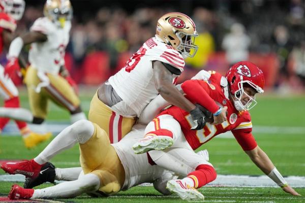 49ers DT Javon Hargrave (triceps) could miss rest of season thumbnail