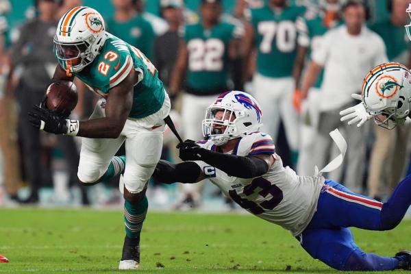 Reports: Bills LB Terrel Bernard has pec strain, avoids tear thumbnail