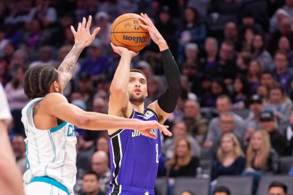 Zach LaVine has season-high 42 to lead Kings to rout of Hornets