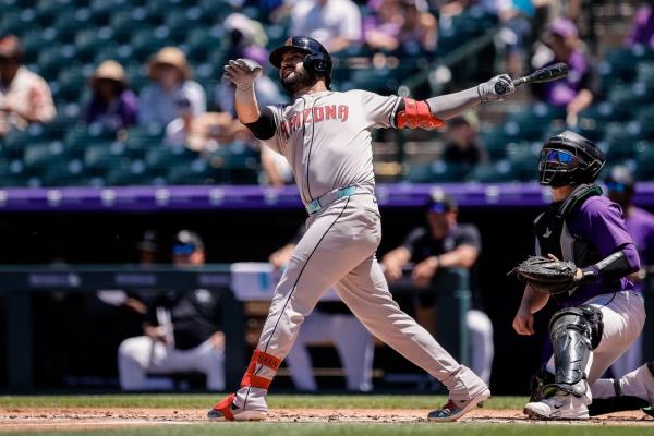 D-backs 3B Eugenio Suarez exits after HBP on hand