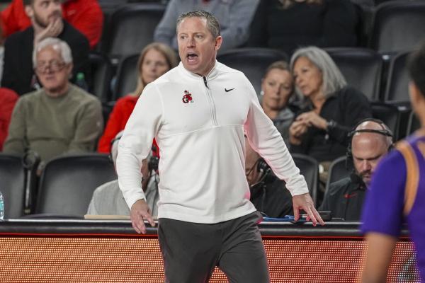 Georgia uses strong second half to blow by Cincinnati