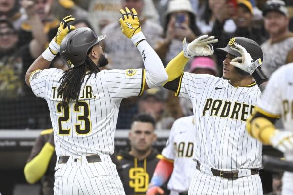 Padres, down 6-0 in first inning, rally to beat Marlins