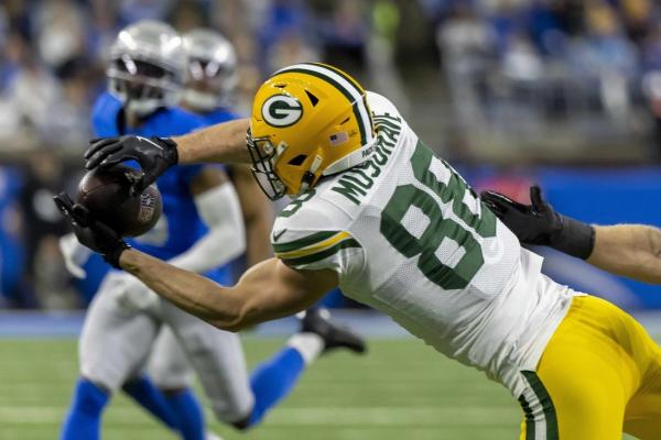 Jordan Love throws four TD passes, leads Packers over Lions