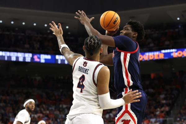 No. 1 Auburn hammers Ole Miss for fifth straight win