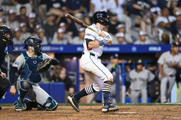 Tigers rally, top Yanks in 10 at Little League Classic thumbnail