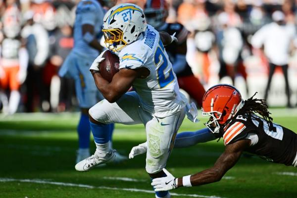 Chargers gain control early, take down Browns