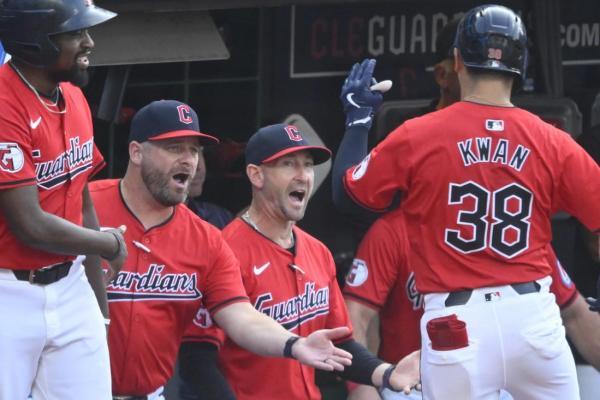 Jose Ramirez ends homer drought as Guardians drop Tigers thumbnail