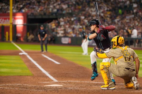 Diamondbacks stage huge rally to beat Padres in 9th