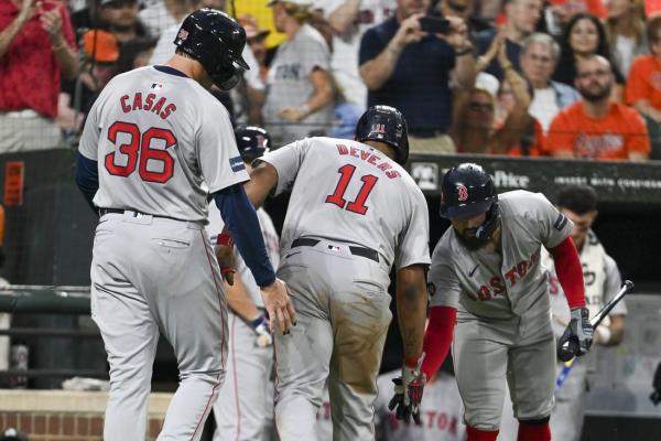 Red Sox hit 4 homers, outslug O's 12-10 thumbnail