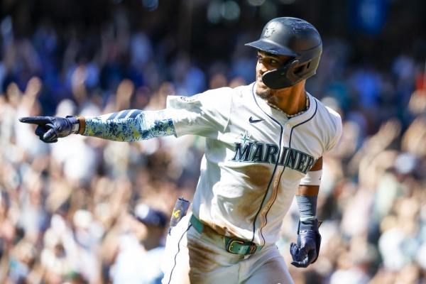 Pair of 5th-inning homers vault Mariners past Rays