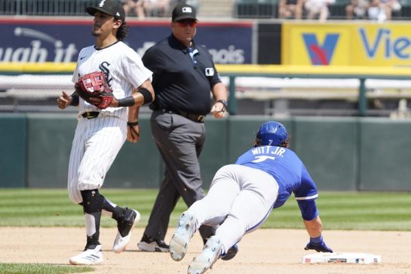 Royals wallop White Sox 10-3 to complete sweep thumbnail