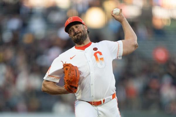 Giants LHP Robbie Ray exits with apparent leg injury