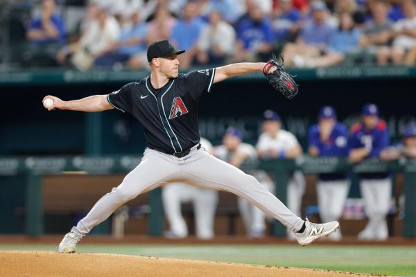 Diamondbacks place RHP Anthony DeSclafani (thumb) on 15-day injured list thumbnail