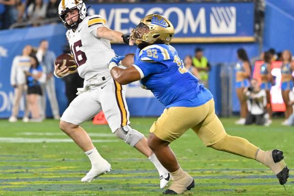 Max Brosmer’s TD pass late in 4th rallies Minnesota past UCLA