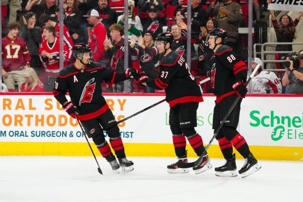 Hurricanes carry league-leading win streak into clash vs. low-scoring Flyers