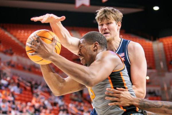 Caleb Love gets back on track as Arizona pummels Oklahoma St.