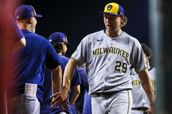 MLB roundup: Brewers rally for record-tying 13th straight win