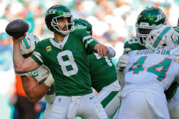 Dolphins’ playoff hopes alive entering finale vs. Jets