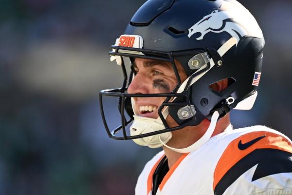 Broncos batter Justin Fields, Jets in London rock fight