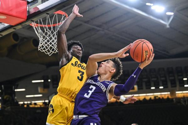 Iowa sinks Northwestern on buzzer-beating 3 in Big Ten opener