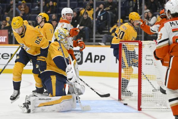 John Gibson returns to help Ducks squash Predators