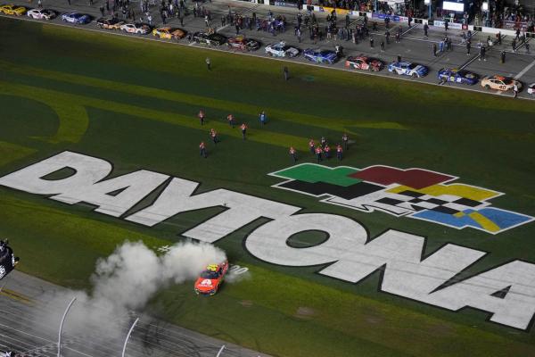 Daytona 500 draws mixed ratings amid rain delays