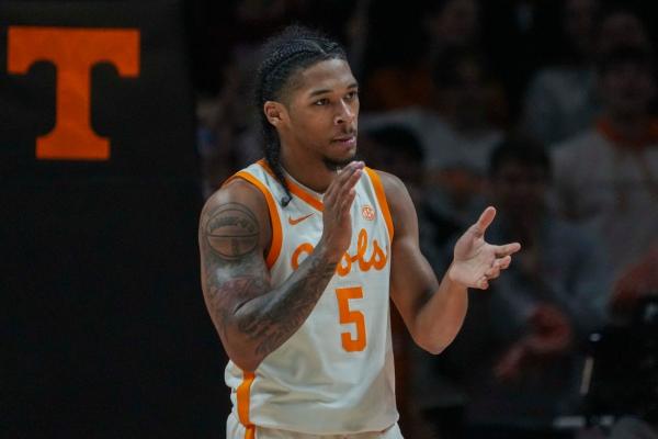 Unbeaten Tennessee tightens grip on No. 1 ranking