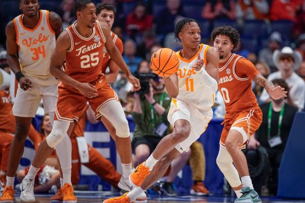 No. 8 Tennessee never trails, beats Texas in SEC quarterfinals