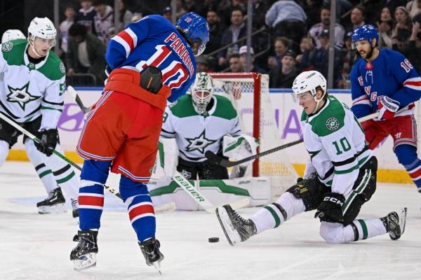 Stars come back from down 3-0 to topple Rangers