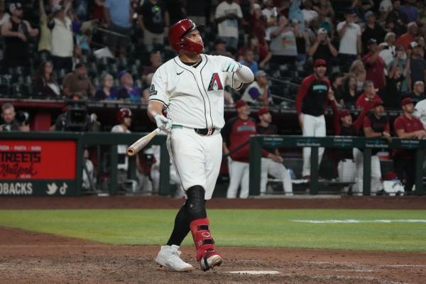 D-backs blow big lead in 9th, walk off Mariners with grand slam in 11th