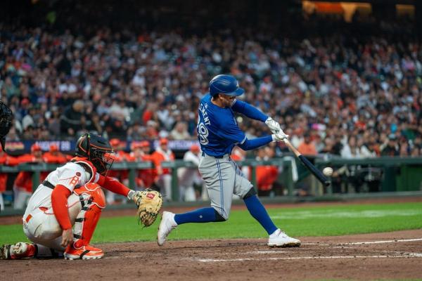 Wild pitch seals Giants' victory over Blue Jays thumbnail