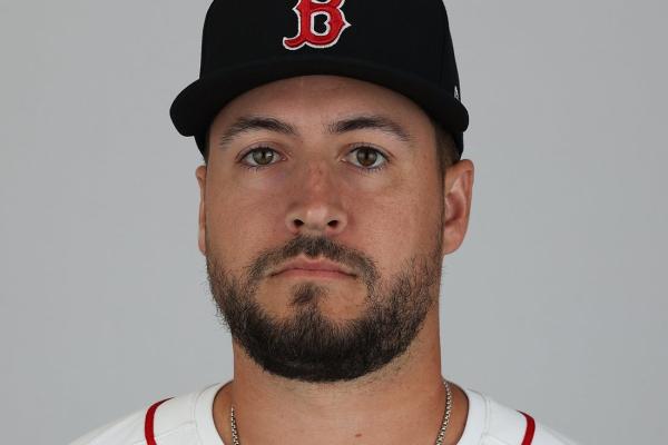 Reds acquire RHP Brian Van Belle from Red Sox