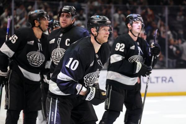 F Corey Perry leaves Kings to deal with illness in family