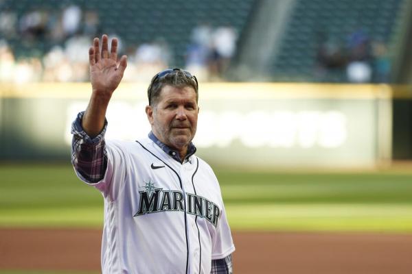 Mariners legend Edgar Martinez takes over as hitting coach