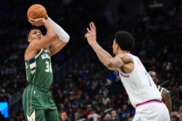 Bucks blast Heat for fifth win in a row thumbnail