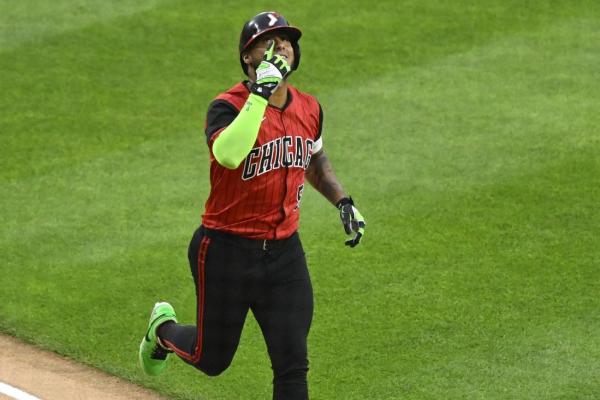 White Sox edge Guardians in 11th to split doubleheader