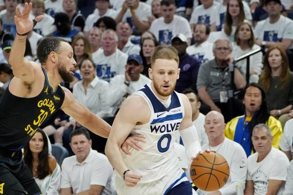 Stephen Curry leaves playoff game injured, will not return