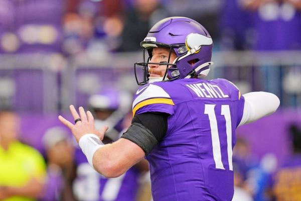 Carson Wentz starts again for Vikings vs. slumping Chargers