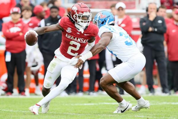 Arkansas WR Andrew Armstrong declares for NFL draft, skipping bowl