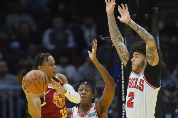 Report: Cavaliers acquiring Lonzo Ball from Bulls